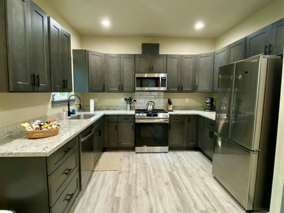 New Modern Cabin! 5Mi To Mt Rainier National Park! Hot Tub & Wifi Ашфорд Екстер'єр фото