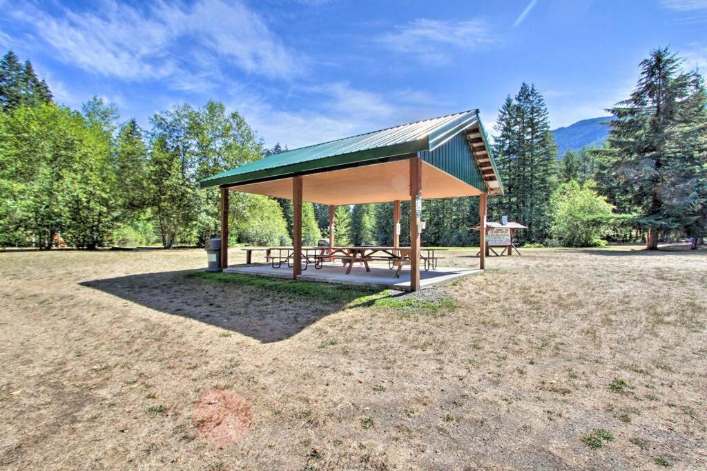 New Modern Cabin! 5Mi To Mt Rainier National Park! Hot Tub & Wifi Ашфорд Екстер'єр фото