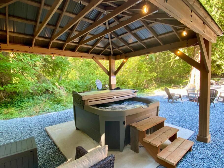 New Modern Cabin! 5Mi To Mt Rainier National Park! Hot Tub & Wifi Ашфорд Екстер'єр фото