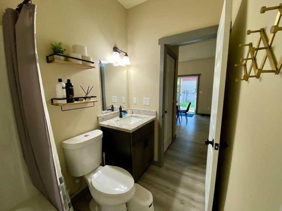 New Modern Cabin! 5Mi To Mt Rainier National Park! Hot Tub & Wifi Ашфорд Екстер'єр фото